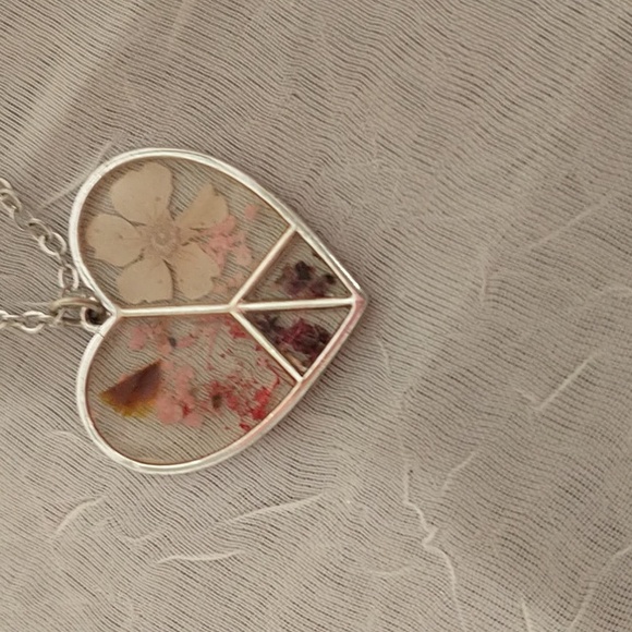 FREE Bundle Icing Silver and Pink Heart Necklace - Picture 3 of 8